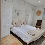 Petite Maison Mitoyenne Au Coeur De Tropez 아파트 *