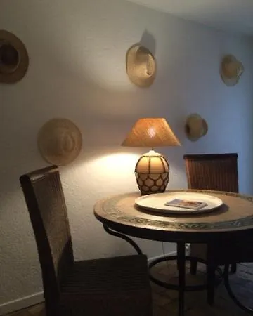 Petite Maison Mitoyenne Au Coeur De Tropez 쎙뜨호뻬