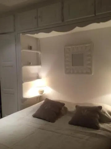 Petite Maison Mitoyenne Au Coeur De Tropez *