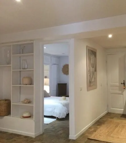 Petite Maison Mitoyenne Au Coeur De Tropez